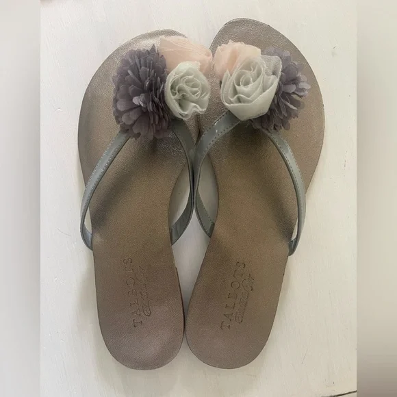 Talbots Flip Flops size 7 - Picture 2 of 5